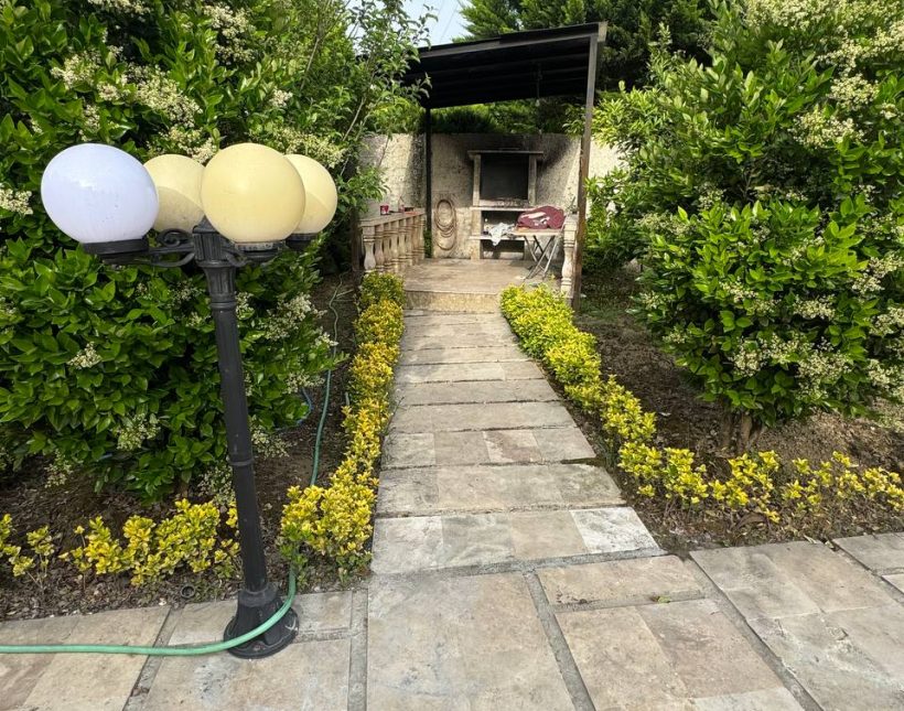 خرید ویلا استخردار با حیاط بزرگ دلباز سند تک برگ 700 متری | 700 متر