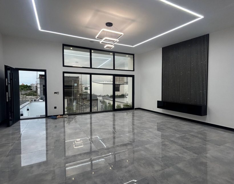 خرید ویلا همکف روف‌دار شیک در منطقه نعمت‌آباد چمستان | ۱۸۰ متر