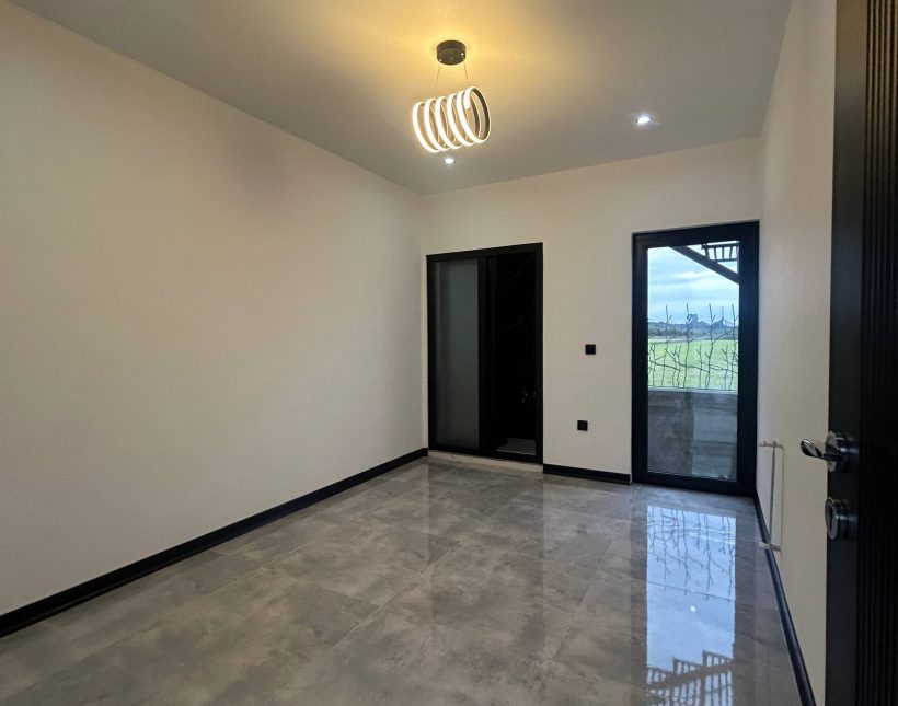 خرید ویلا همکف روف‌دار شیک در منطقه نعمت‌آباد چمستان | ۱۸۰ متر