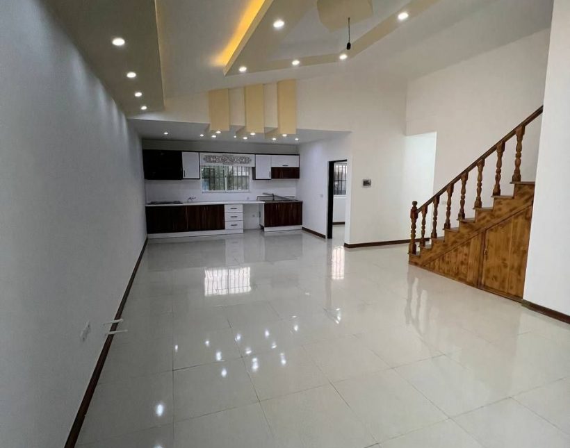 خرید ویلا نیم پیلوت سند تک برگ و شهرکی چمستان | ۲۶۰ متر