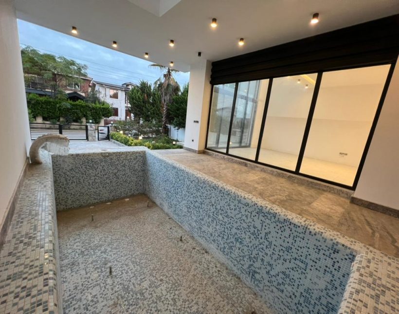 خرید ویلا تریپلکس مدرن روف‌گاردن و استخردار در شهرک برند سیسنگان وازیوار | ۳۶۰ متر