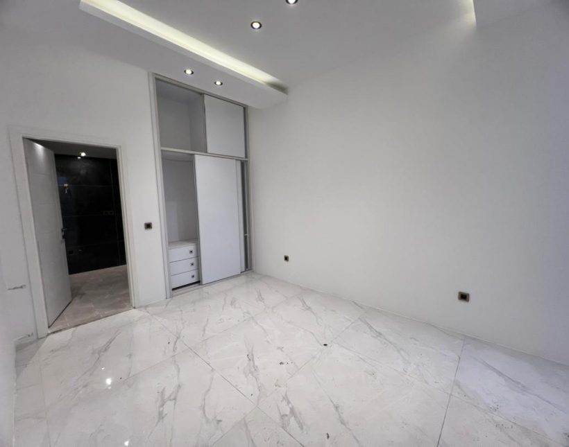 خرید ویلا تریپلکس مدرن روف‌گاردن و استخردار در شهرک برند سیسنگان وازیوار | ۳۶۰ متر