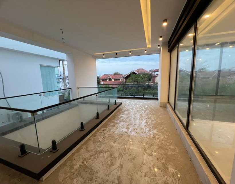 خرید ویلا تریپلکس مدرن روف‌گاردن و استخردار در شهرک برند سیسنگان وازیوار | ۳۶۰ متر