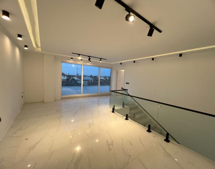 خرید ویلا تریپلکس مدرن روف‌گاردن و استخردار در شهرک برند سیسنگان وازیوار | ۳۶۰ متر