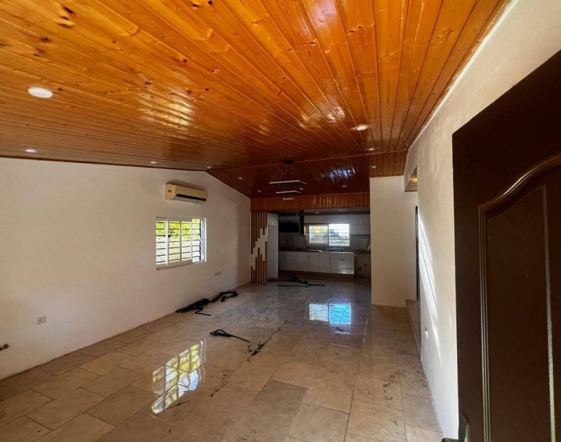 فروش ویلا باغچه ۳۰۰ متری سند دار و مستقل نور | ۳۰۰ متر