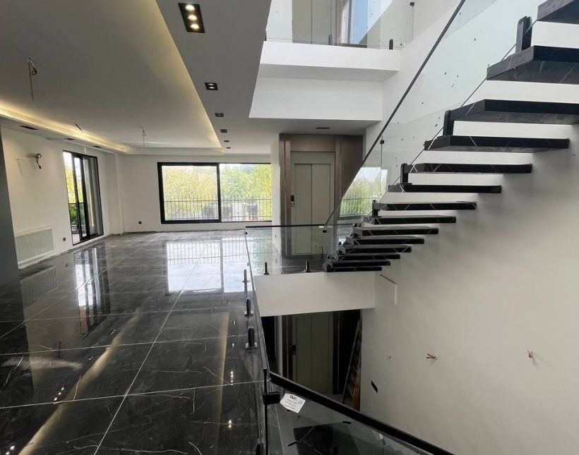 خرید ویلا لوکس و مدرن استخر دار ۶۰۰ متر بنا ایزدشهر | ۷۰۰ متر