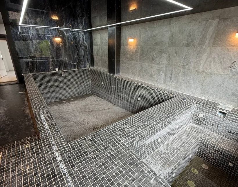 خرید ویلا لوکس و مدرن استخر دار ۶۰۰ متر بنا ایزدشهر | ۷۰۰ متر