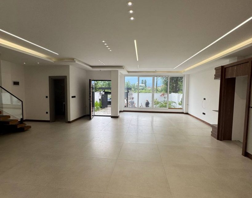 خرید ویلا دوبلکس نما مدرن استخر دار 330 متری گنجیاب نور | 330 متر