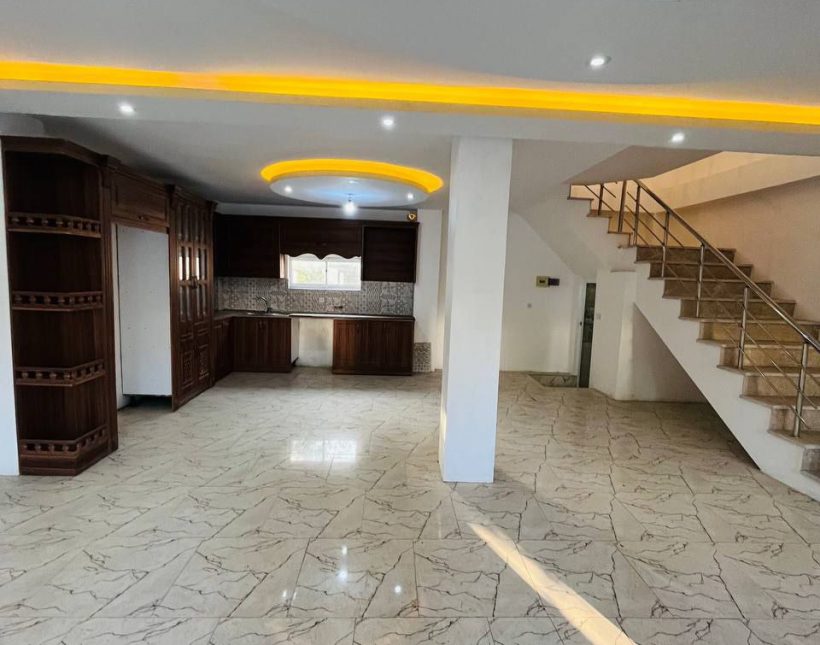 خرید ویلا شیک و کلاسیک شهرکی ۲۰۰ متر بنا محمود آباد | ۲۲۰ متر