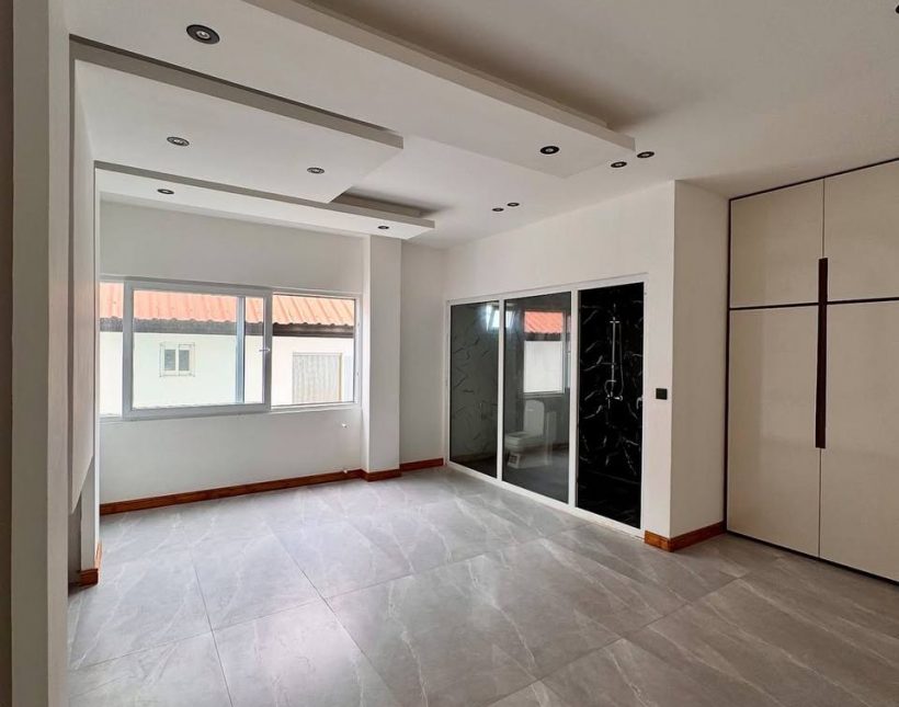 خرید ویلای دوبلکس مدرن با روف‌گاردن و استخر ۴ فصل | 300 متر