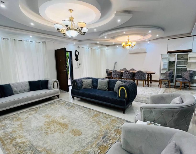 فروش ویلا کلاسیک و شیک شهرکی ۲۳۰ متر بنا امیر آباد | ۳۰۰ متر