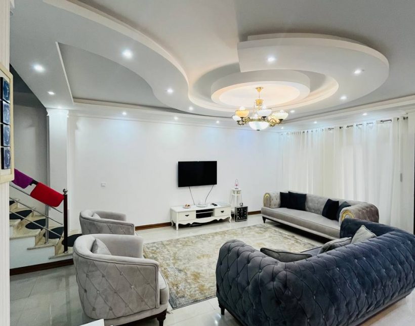 فروش ویلا کلاسیک و شیک شهرکی ۲۳۰ متر بنا امیر آباد | ۳۰۰ متر