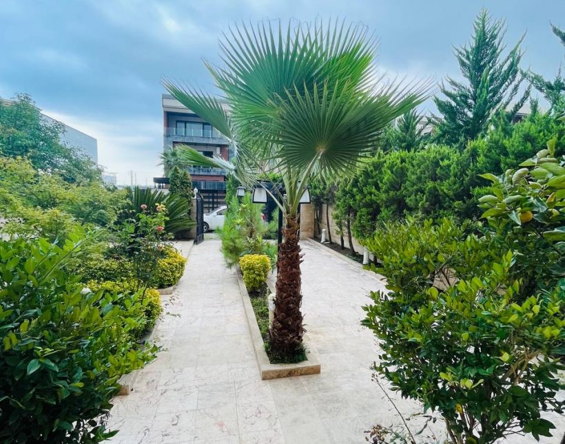 فروش ویلا کلاسیک و شیک شهرکی ۲۳۰ متر بنا امیر آباد | ۳۰۰ متر