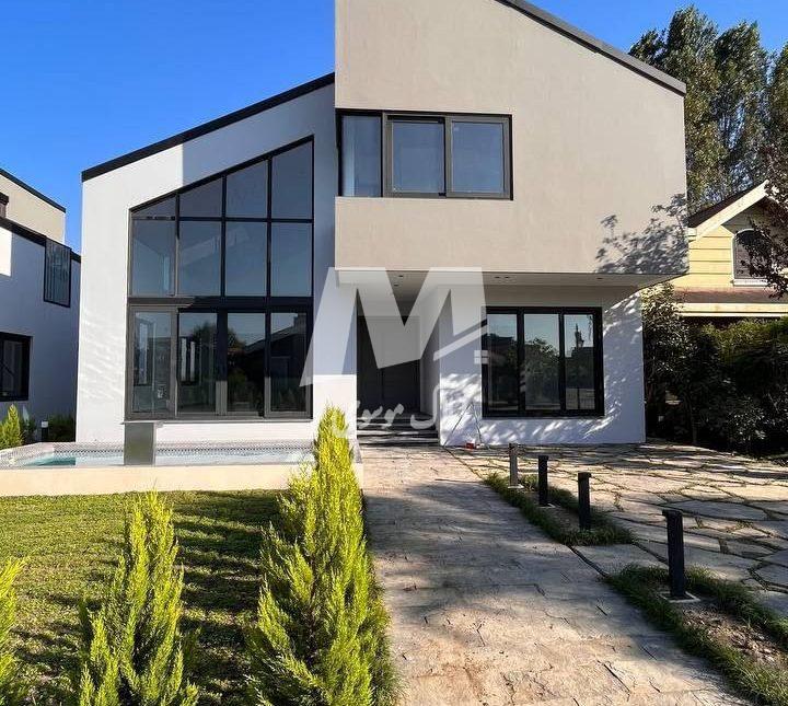 خرید ویلا دوبلکس استخردار و سند تک برگ رویان | ۴۲۰ متر
