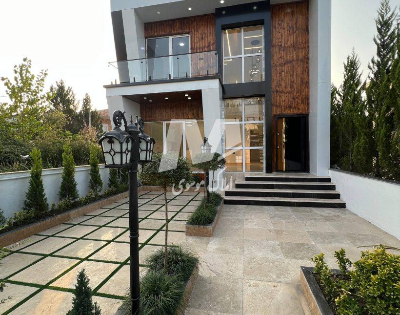 فروش ویلا شیک و لاکچری استخر دار ۲۵۰ متر بنا چمستان | ۲۰۰ متر