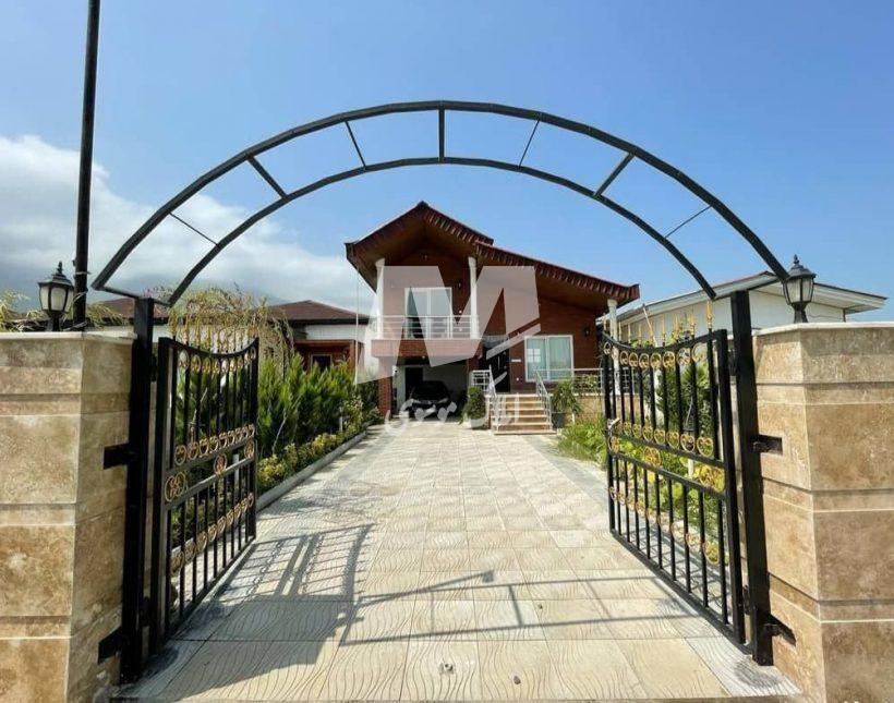 خرید ویلا نیم پیلوت فول فرنیش و سند دار چمستان | ۲۴۰ متر