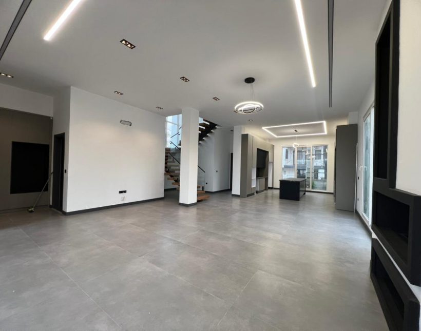 خرید ویلا دوبلکس استخردار سیسنگان | ۴۵۰ متر