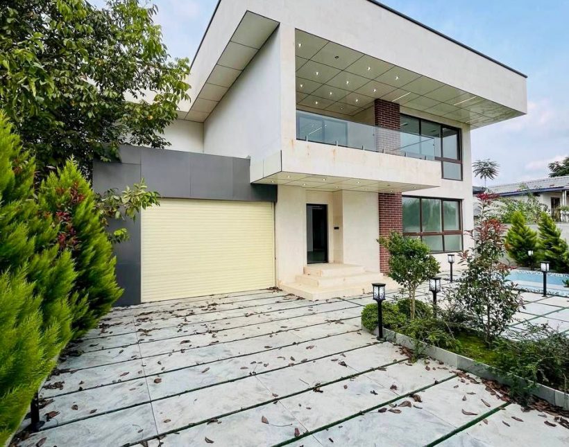 فروش ویلا دوبلکس مدرن در شمال منطقه نور 300 متری استخردار | ۳۰۰ متر