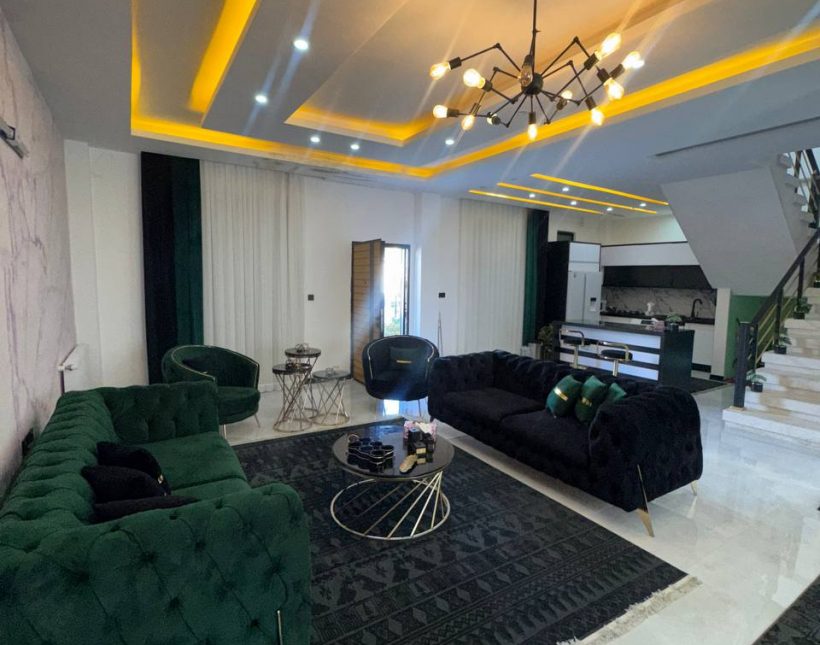 ویلا مبله شهرکی با روف‌گاردن و ویوی کوه و جنگل در چمستان بهدشت | ۲۵۰ متر