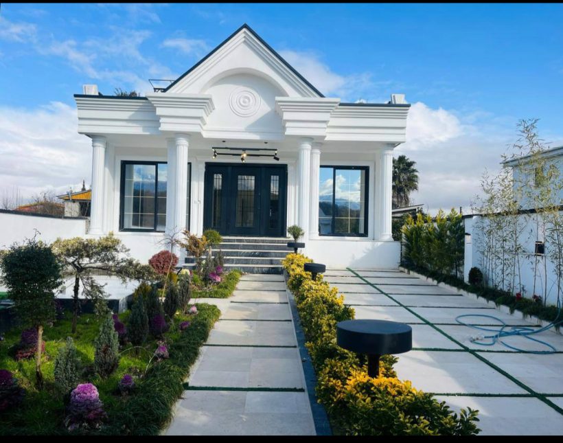 خرید ویلا فلت نما کلاسیک شهرکی ۳۲۰ متری با ویو ۳۶۰ درجه | ۳۲۰ متر