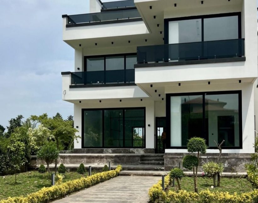 خرید ویلا دوبلکس روف دار و شهرکی نور | ۳۰۰ متر