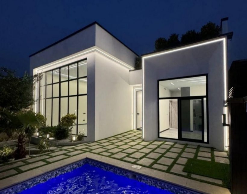 خرید ویلا فلت هوشمند استخردار ۳۰۰ متری فول مبله سند تک برگ | ۳۰۰ متر