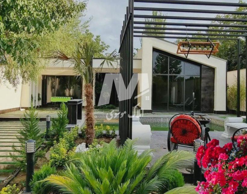 خرید ویلا در نور ۳۰۰ متری مدرن هوشمند استخردار شهرک برند | ۳۰۰ متر