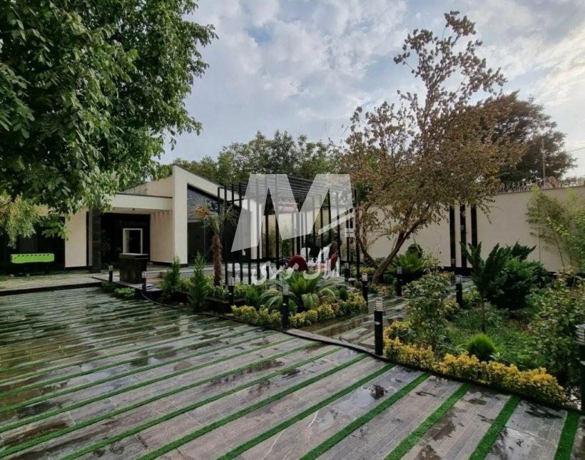 خرید ویلا در نور ۳۰۰ متری مدرن هوشمند استخردار شهرک برند | ۳۰۰ متر