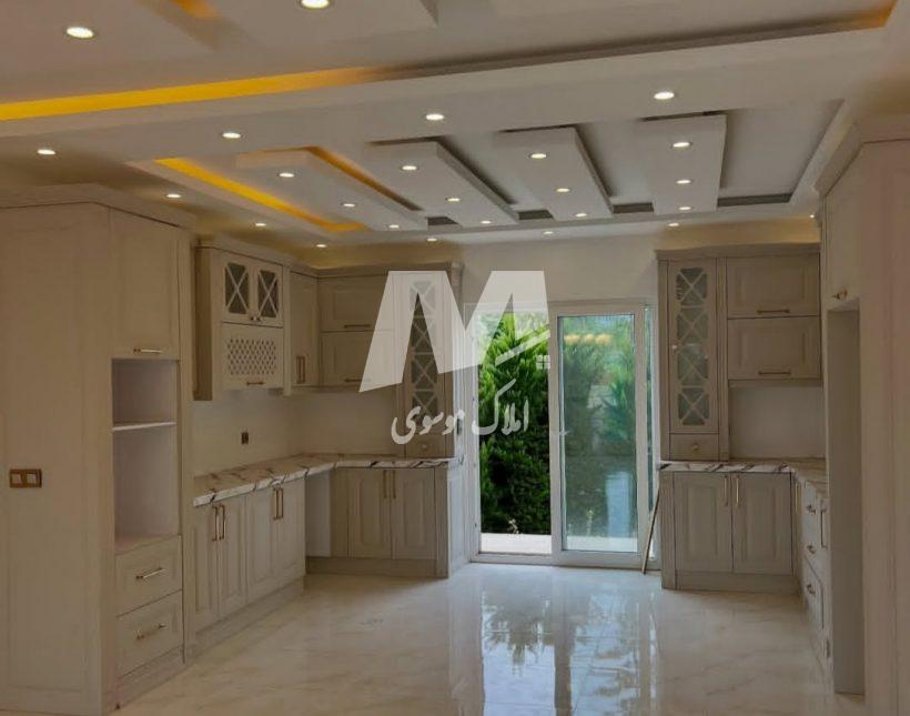 خرید ویلا در نور ۴۰۰ متری کلاسیک نما سنگ شهرک برند جنگلی | ۴۰۰ متر