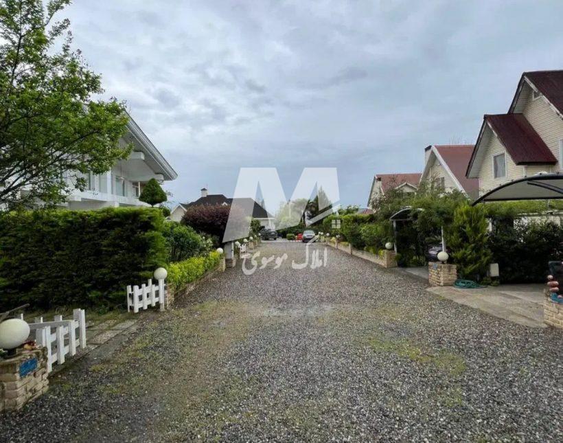 خرید ویلا در نور ۵۵۰ متری نما کانادایی فول فرنیش شهرکی | ۵۵۰ متر