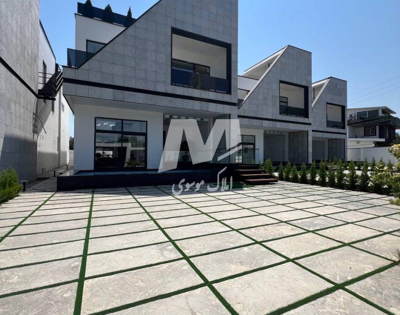 فروش ویلا ۴۵۰ متری سند دار نوساز کلید نخورده استخردار نوشهر | ۴۳۰ متر