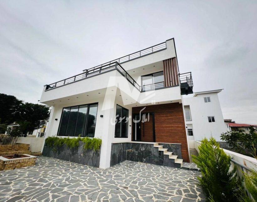 فروش ویلا ۳۰۰ متری سند دار لوکس و لوکیشن عالی نوشهر | ۳۰۰ متر