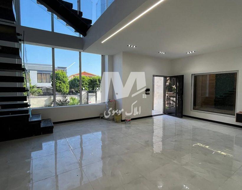 خرید ویلای تریبلکس مدرن مجموعه آبی داخل بنا در چمستان سعادت‌آباد | ۴۰۰ متر