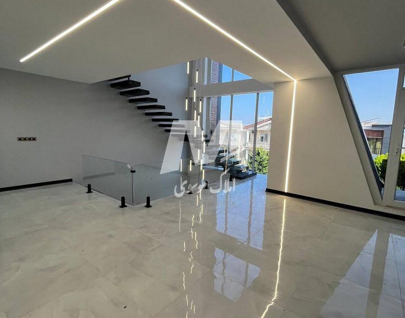 خرید ویلای تریبلکس مدرن مجموعه آبی داخل بنا در چمستان سعادت‌آباد | ۴۰۰ متر