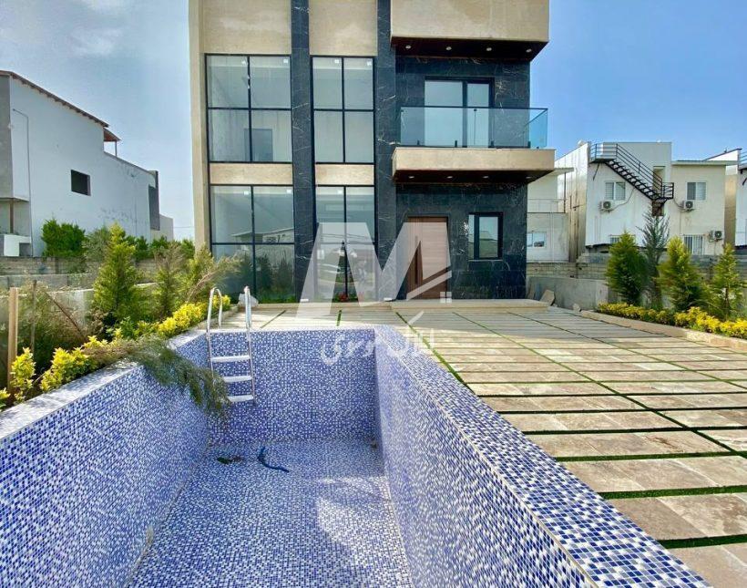 خرید ویلا نور ۲۳۰ متری با استخر و زمین فروشی کنارش | ۲۳۰ متر