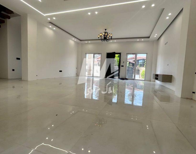 خرید کاخ ویلای ۴۰۰ متری با استخر و شهرکی در سعادت‌ آباد چمستان | ۴۰۰ متر