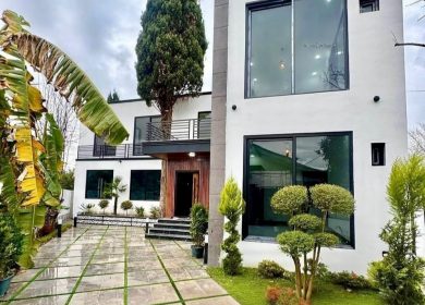 خرید ویلا در نور ۲۵۰ متری مدرن استخردار شهرکی | ۲۵۰ متر