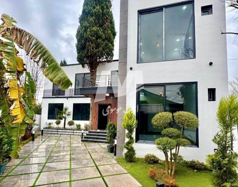 خرید ویلا در نور ۲۵۰ متری مدرن استخردار شهرکی | ۲۵۰ متر