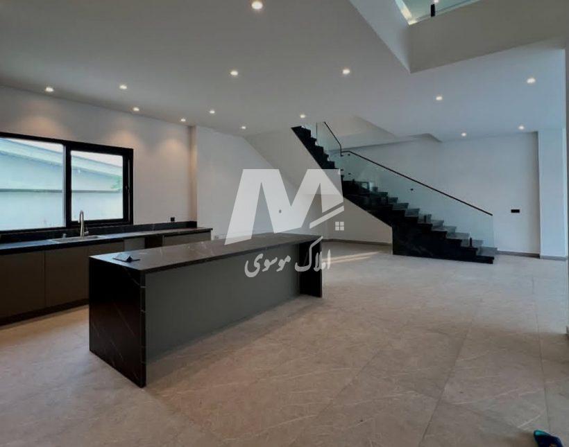 خرید ویلا در نور ۴۰۰ متری دوبلکس لاکچری استخردار شهرک برند | ۴۰۰ متر