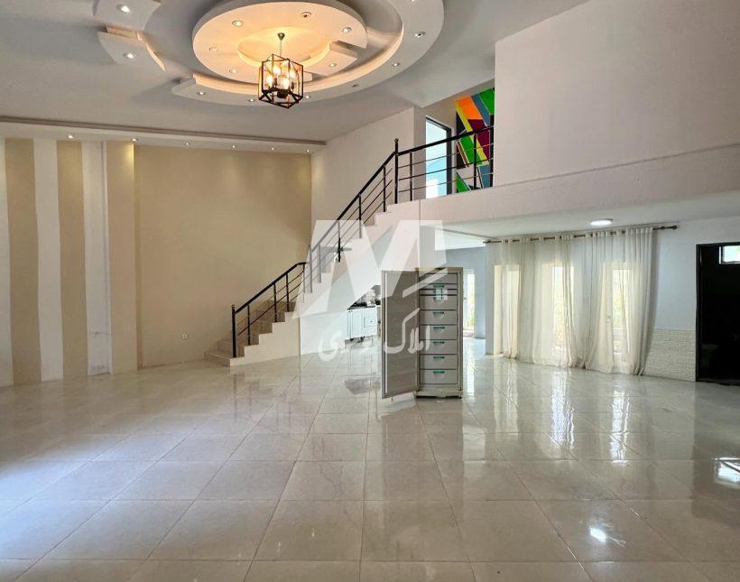 فروش باغ ویلای ۳۰۰ متری استخر روباز شهرکی سند دار | ۳۰۰ متر