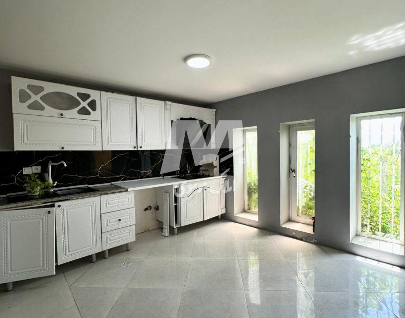 فروش باغ ویلای ۳۰۰ متری استخر روباز شهرکی سند دار | ۳۰۰ متر