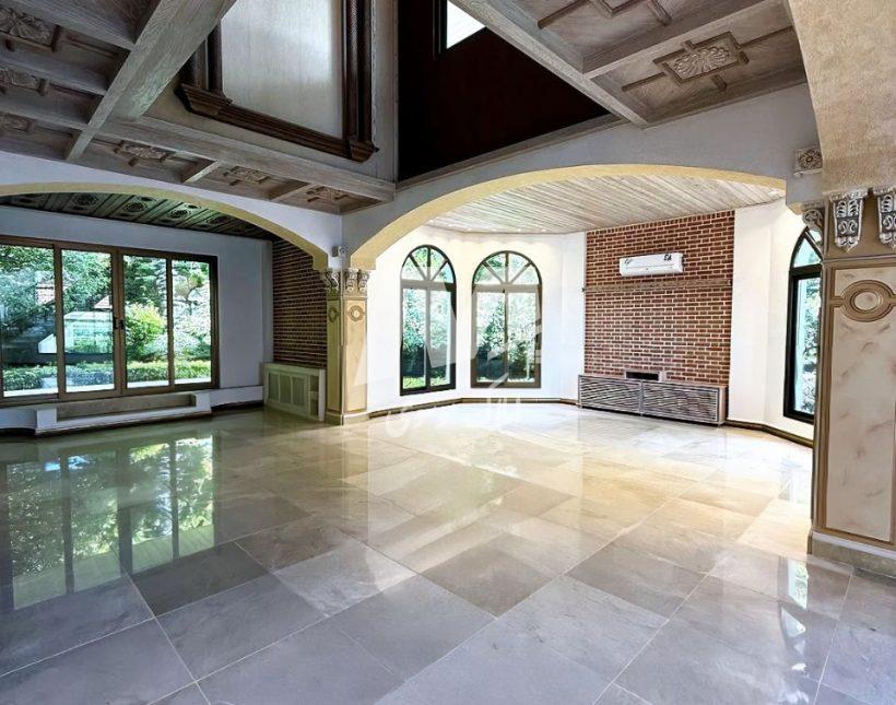 خرید ویلای نما انگلیسی 1100 متری همراه با استخر | 1100 متر