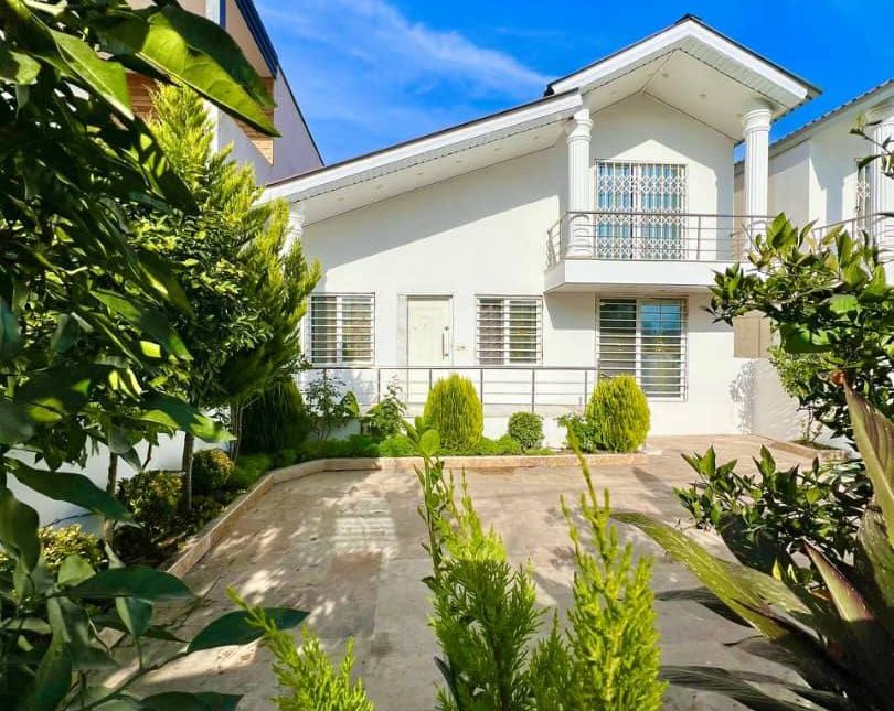 فروش ویلای جنگلی پلاک یک ایزدشهر مبله ۳ خواب نزدیک دریا | ۲۲۰ متر