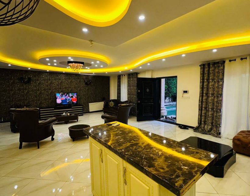 خرید ویلا لوکس با استخر در سعادت‌ آباد ۳۰۰ متری سند تک‌ برگ | ۳۰۰ متر