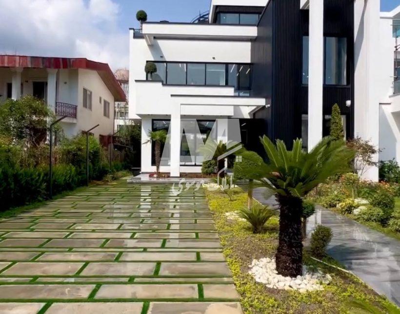 خرید ویلا در نوشهر ۵۵۰ متری ساحلی فول فرنیش با استخر روباز چلندر | ۵۵۰ متر