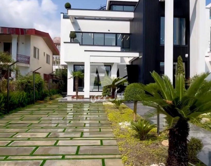 خرید ویلا در نوشهر ۵۵۰ متری ساحلی فول فرنیش با استخر روباز چلندر | ۵۵۰ متر