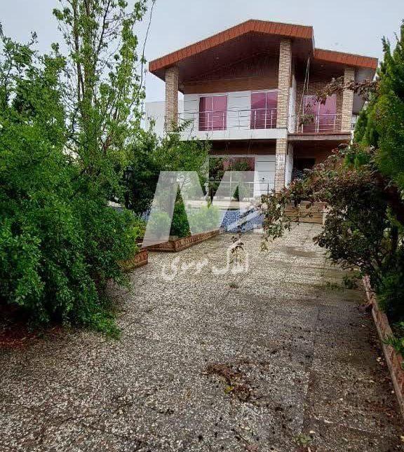 فروش ویلا باغ چمستان 300 متری سه کنتور وصل استخر دار | 300 متر