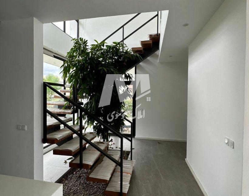 خرید ویلا مدرن دوبلکس در شهرک هکتاری لوکیشن برند رویان | 390 متر