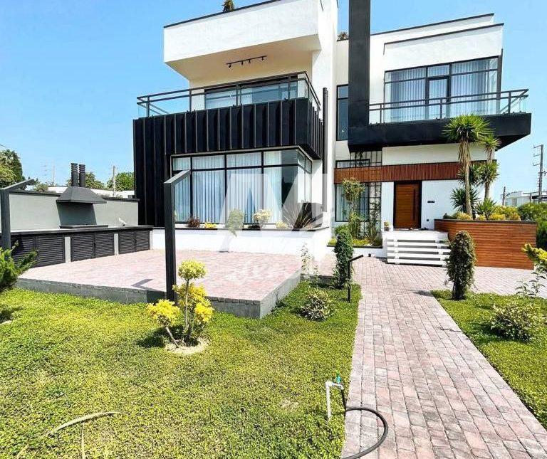 خرید ویلا در نوشهر ۳۷۰ متری با استخر داخلی فول فرنیش سیسنگان | ۳۷۰ متر