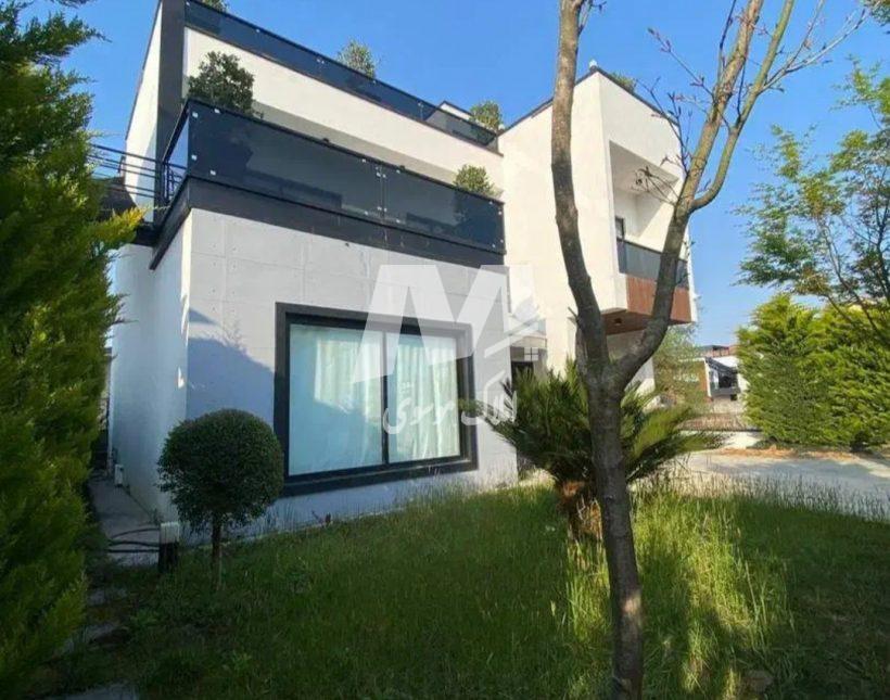 خرید ویلا در نوشهر ۳۰۰ متری فول فرنیش ویوی جنگل و دریا وازیوار | ۳۰۰ متر